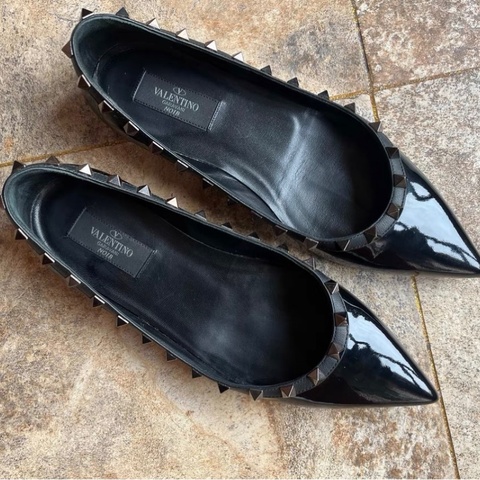 37碼❤️ Valentino #黑色 #卯釘 #平底鞋 #低跟鞋