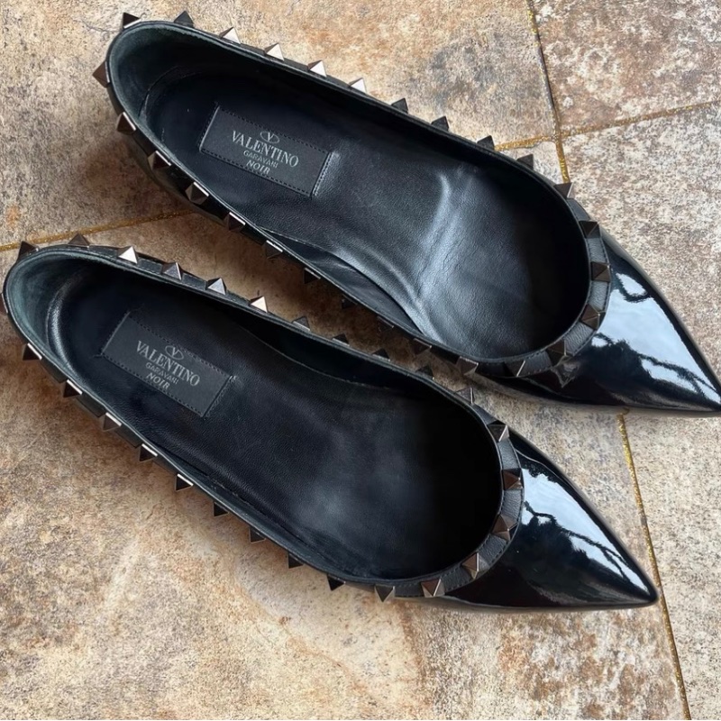 37碼❤️ Valentino #黑色 #卯釘 #平底鞋 #低跟鞋-0