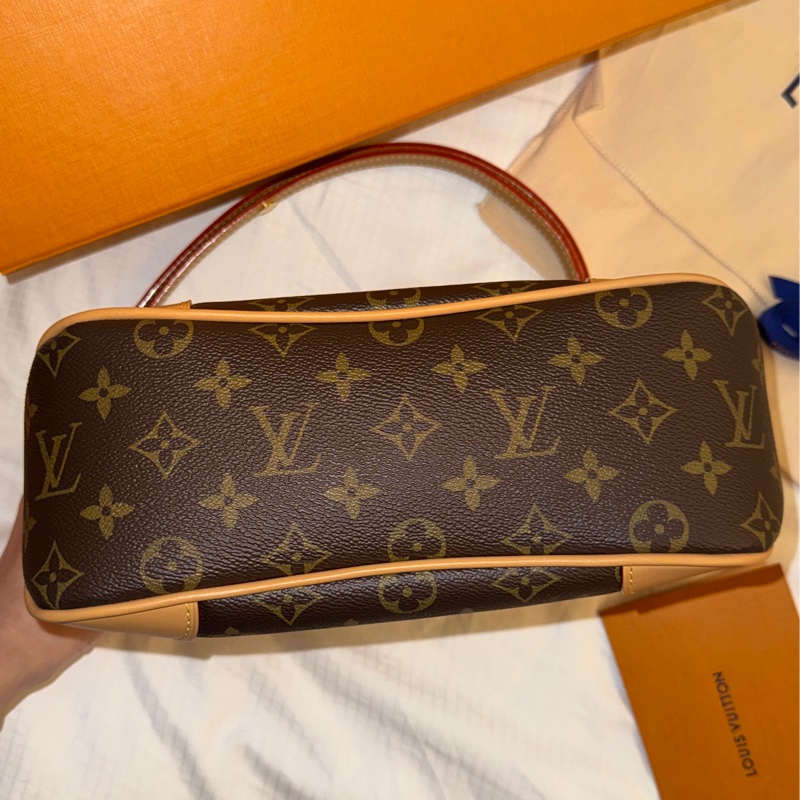 「全新現貨」LV Boulogne PM牛角包 型號：M45832 尺寸：26 x 16 x 9.5-7