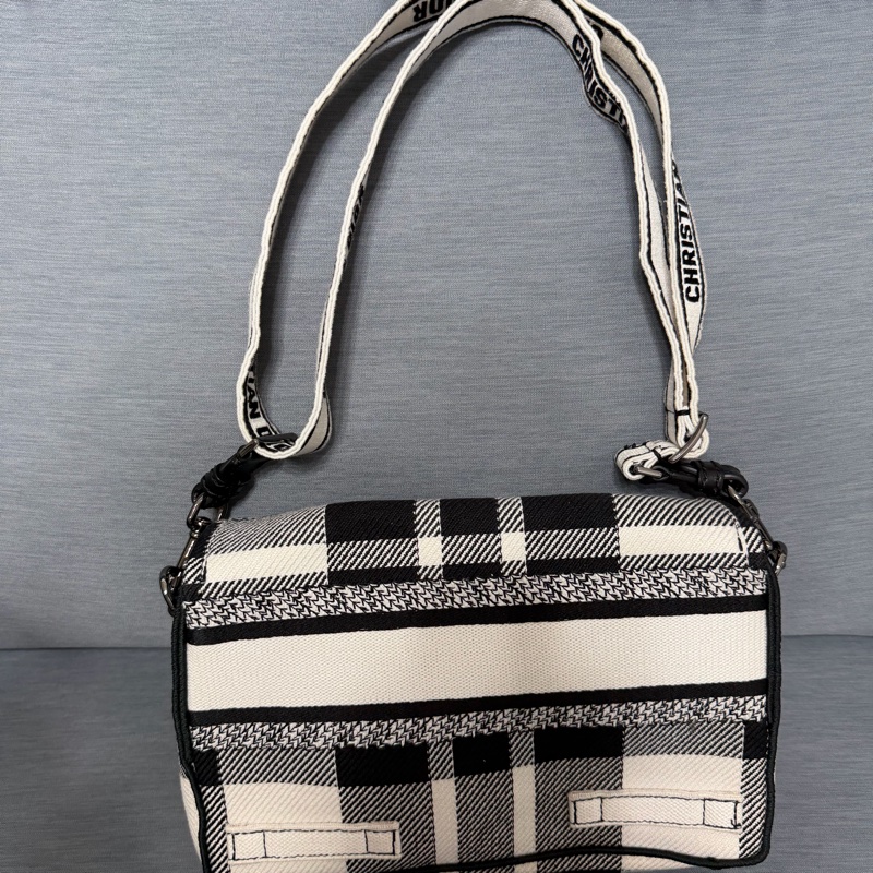 Dior 小郵差包 配 刺繡背帶-1