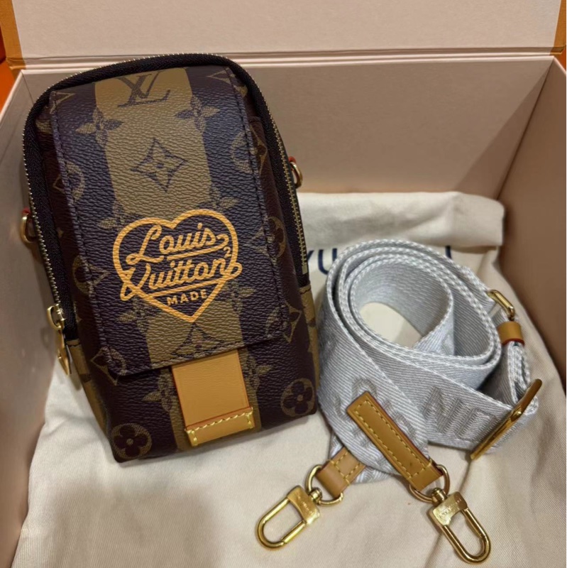 ✨Lv x nigo 聯名款 手機包 有兩層 簡單出門夠裝 98新🤎-1