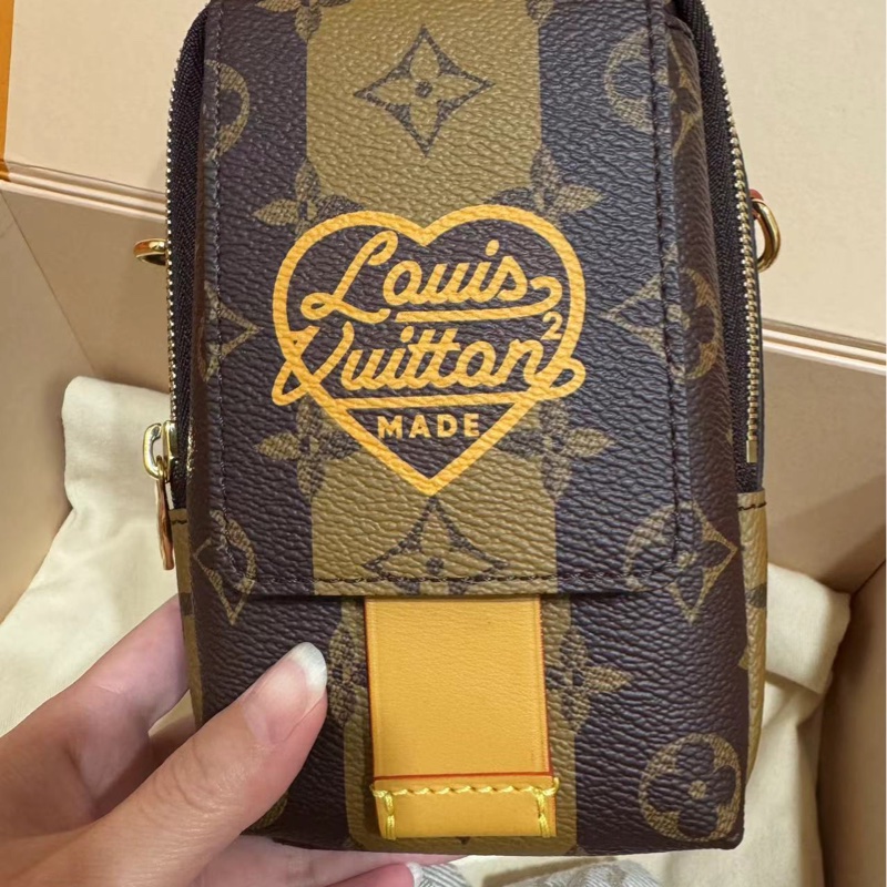 ✨Lv x nigo 聯名款 手機包 有兩層 簡單出門夠裝 98新🤎-2