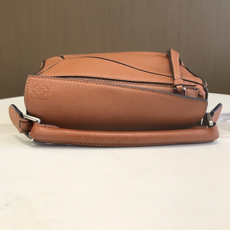 LOEWE羅意威 mini puzzle 幾何包 最美焦糖色 尺寸：18x12cm-6