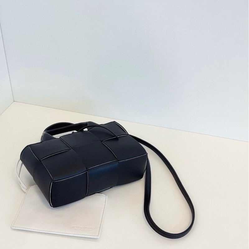 BV葆蝶家 Arco mini tote黑白熊貓新款-5