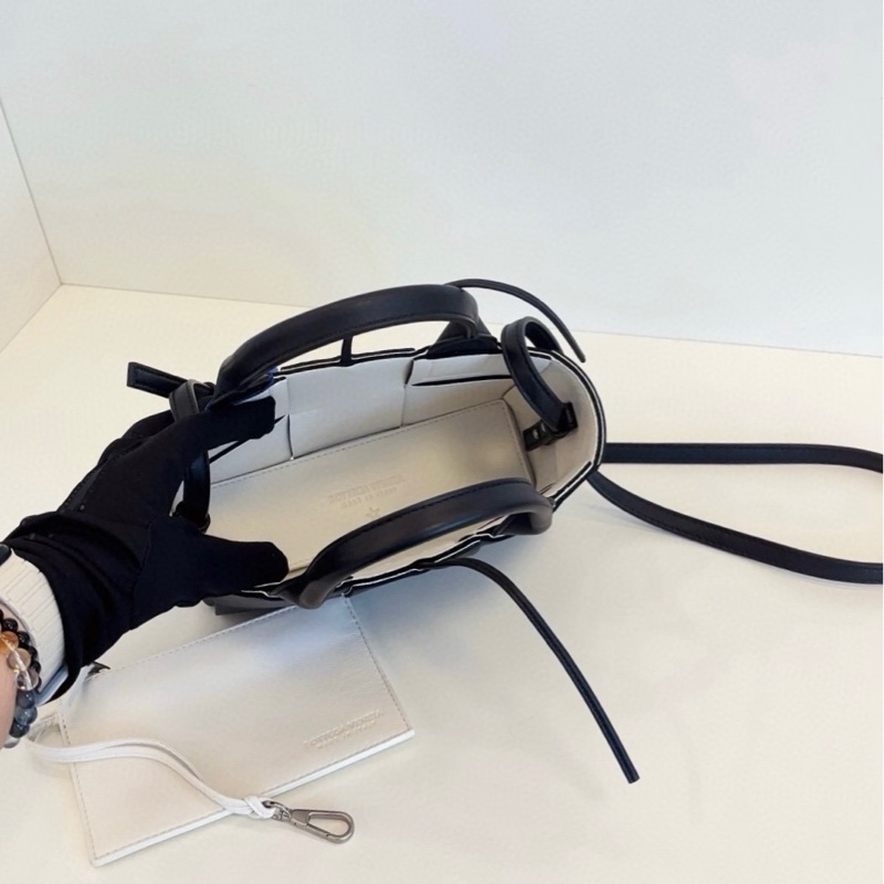 BV葆蝶家 Arco mini tote黑白熊貓新款-6