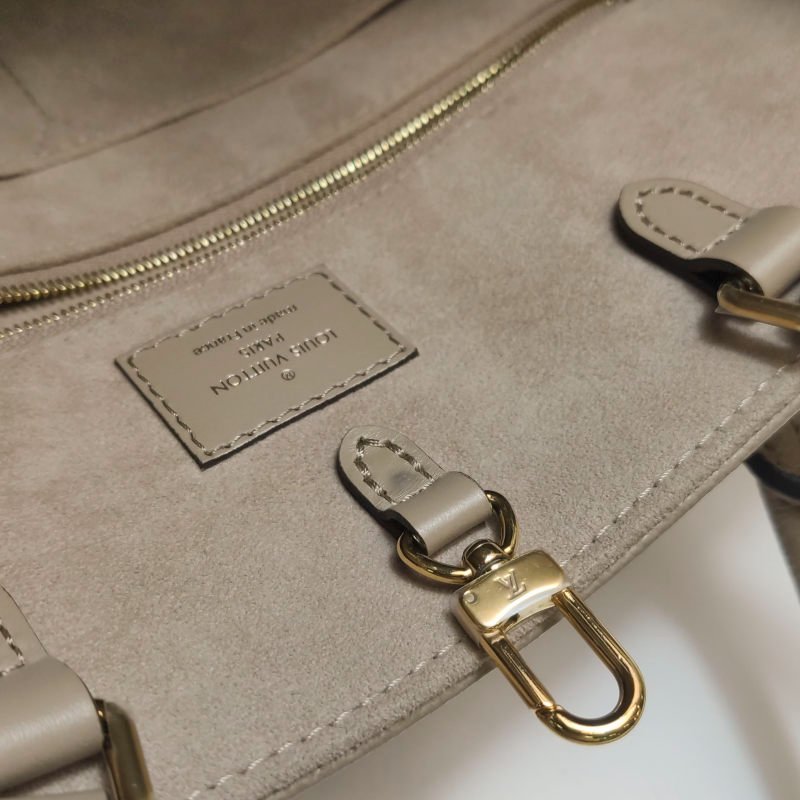 Louis Vuitton(LV)Onthego中型牛皮老花壓花單肩包晶片款-8