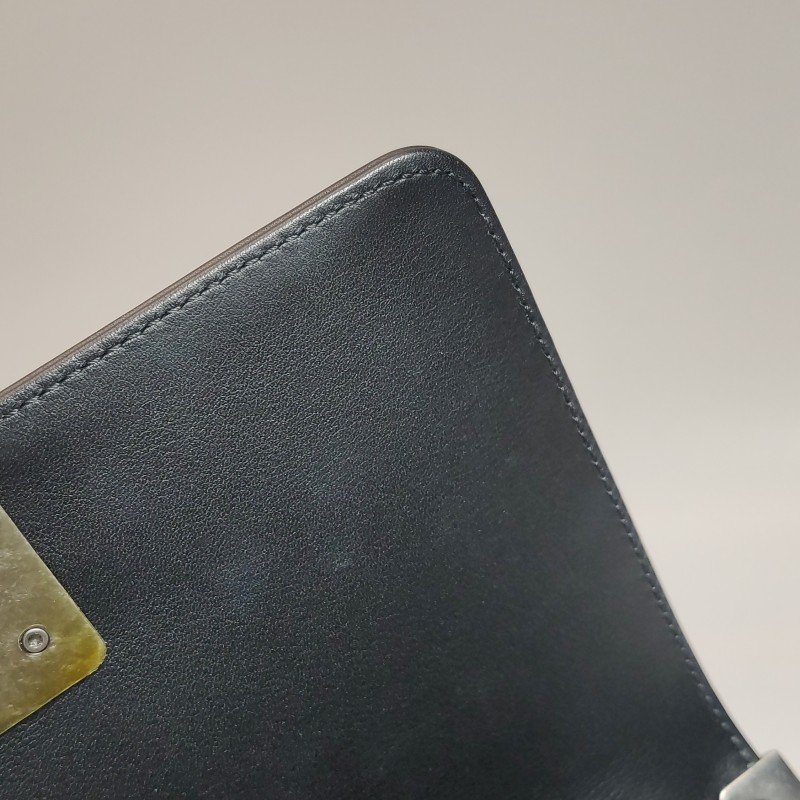 ChanelLeboy經典款小號牛皮菱格絎縫方形雙C鎖扣單肩包-9