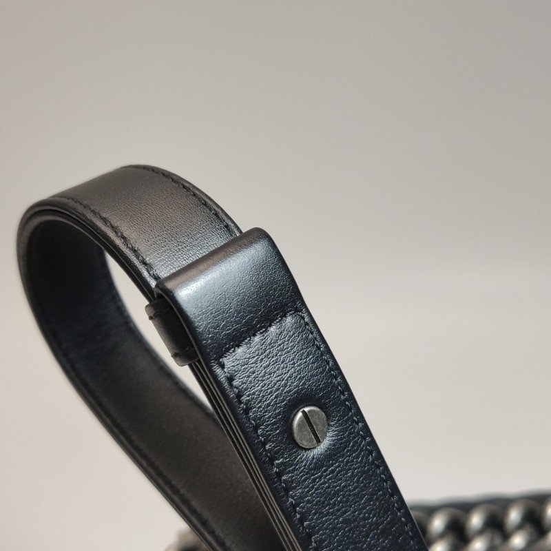 ChanelLeboy經典款小號牛皮菱格絎縫方形雙C鎖扣單肩包-12