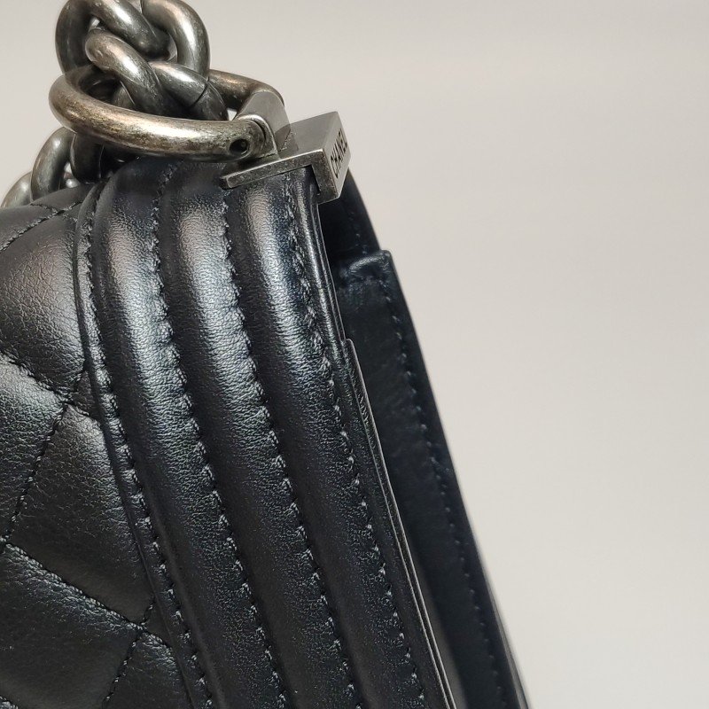 ChanelLeboy經典款小號牛皮菱格絎縫方形雙C鎖扣單肩包-17