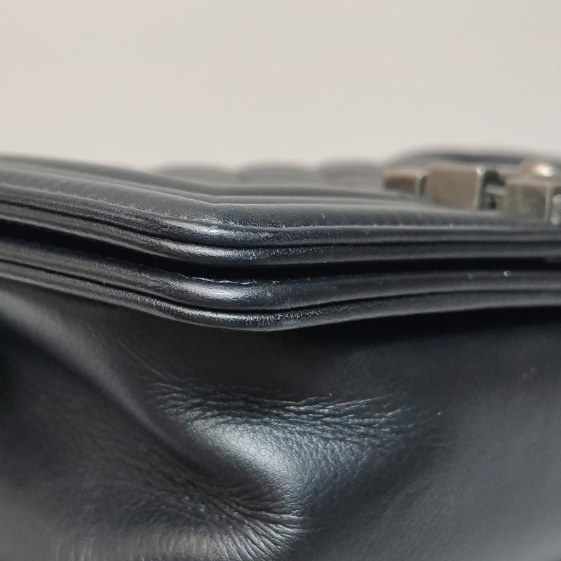 ChanelLeboy經典款小號牛皮菱格絎縫方形雙C鎖扣單肩包-18