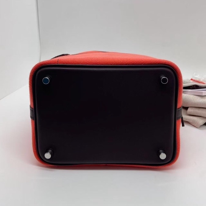 Hermes cargo 水桶德克薩斯粉拼馬鞍紅菜籃子 銀扣 U刻 ，邊角有輕微泛黑，底部有輕微划痕，內里有輕微存放痕跡-2