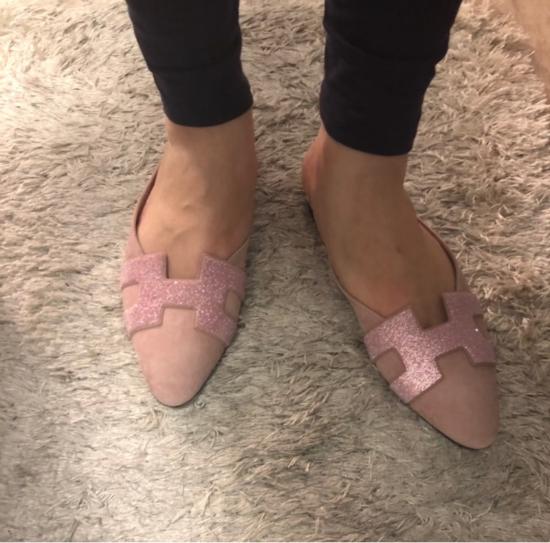 【98新✨經典H logo✨超顯白🥰】Hermes 粉色麂皮半拖 35.5碼-1