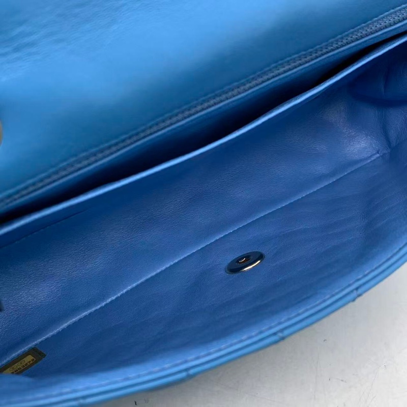 二手Chanel CF經典款 情人節限量款藍色斜挎包，背面邊角局部護理，鐳射 12 開-3