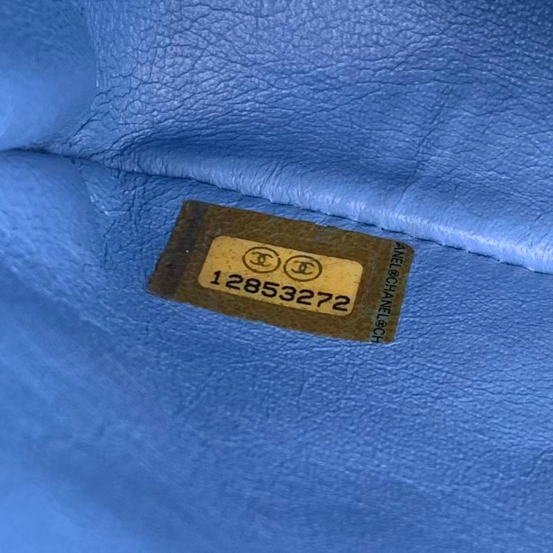 二手Chanel CF經典款 情人節限量款藍色斜挎包，背面邊角局部護理，鐳射 12 開-5