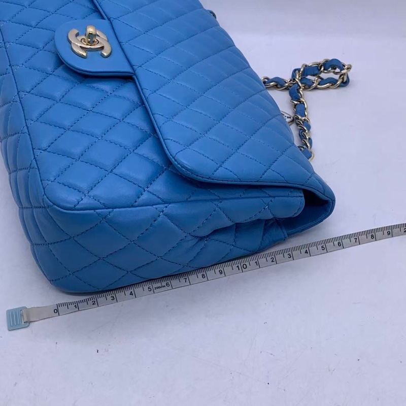 二手Chanel CF經典款 情人節限量款藍色斜挎包，背面邊角局部護理，鐳射 12 開-11