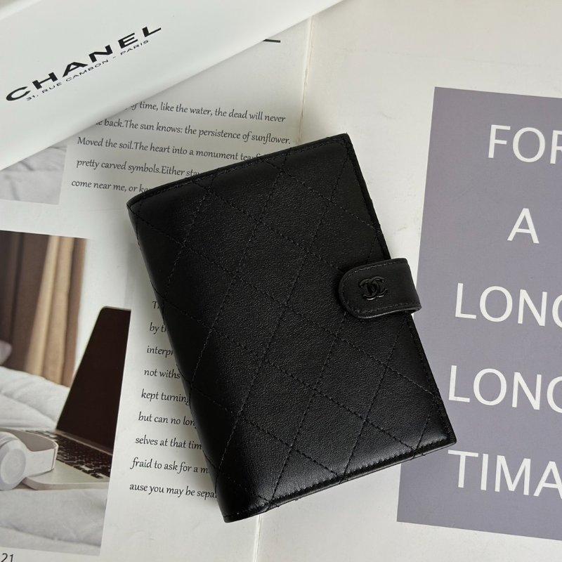 CHANEL 25C雙折護照夾中型錢包 - So black-0