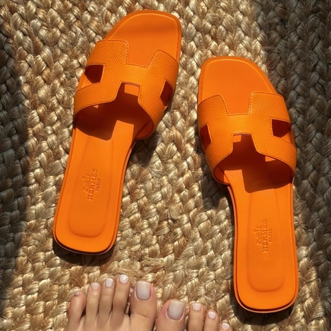【超級大撿漏❗️黃金37碼🤩】Hermes愛馬仕亮橙色漆皮Oran H拖鞋 37碼 橘色