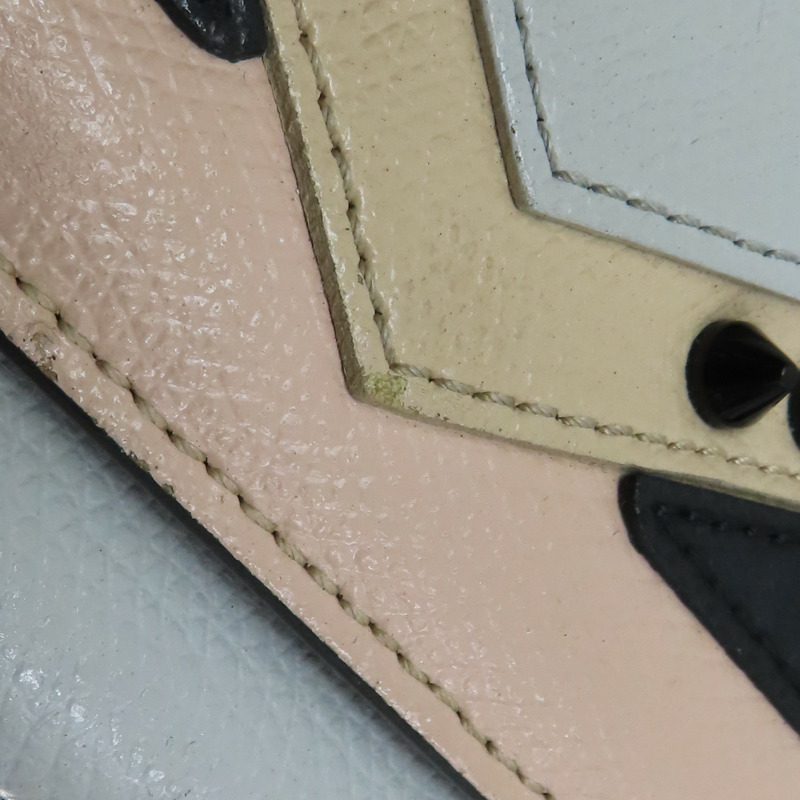 灰色 牛皮 Baguette 小怪獸 鍊帶 扣式長夾【FENDI 芬迪】 8M0365-15