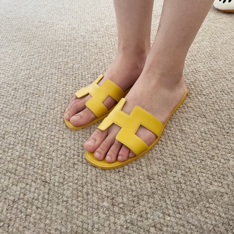 【清爽黃色💛適合春夏✨全網最低價】HERMES 愛馬仕 Oran系列 黃色時尚休閒套腳一字拖拖鞋