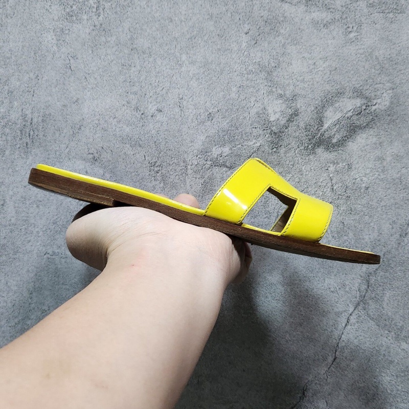 【清爽黃色💛適合春夏✨全網最低價】HERMES 愛馬仕 Oran系列 黃色時尚休閒套腳一字拖拖鞋-4