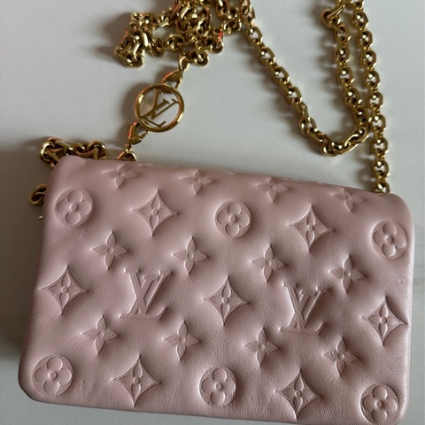 98新 lv 絕版2021 粉色壓紋兩段式鏈子包！