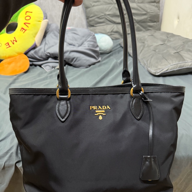 Prada普拉達 黑色尼龍布金屬標皮邊手提包-0