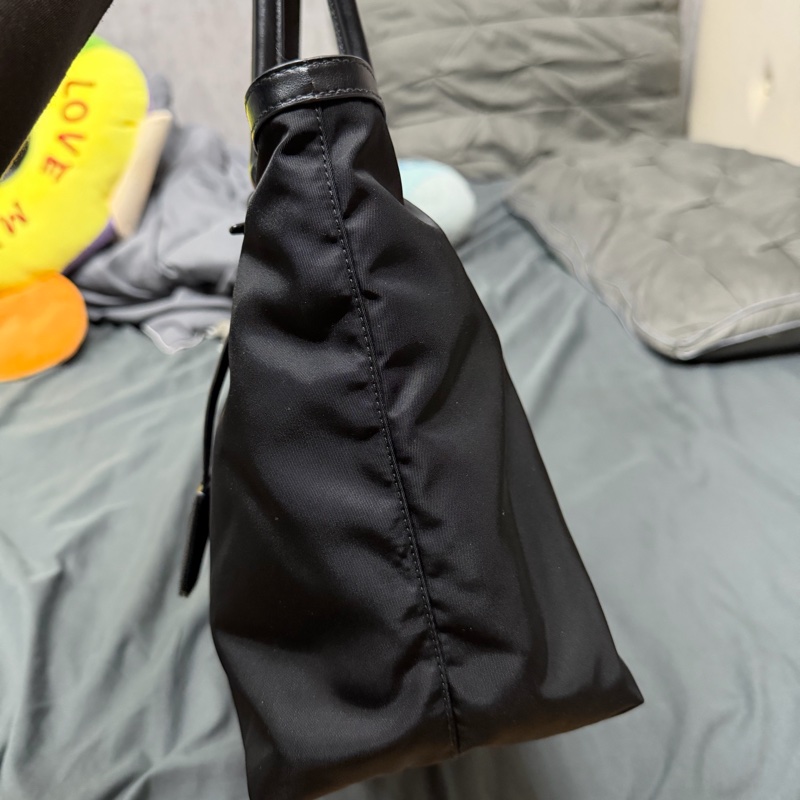 Prada普拉達 黑色尼龍布金屬標皮邊手提包-2