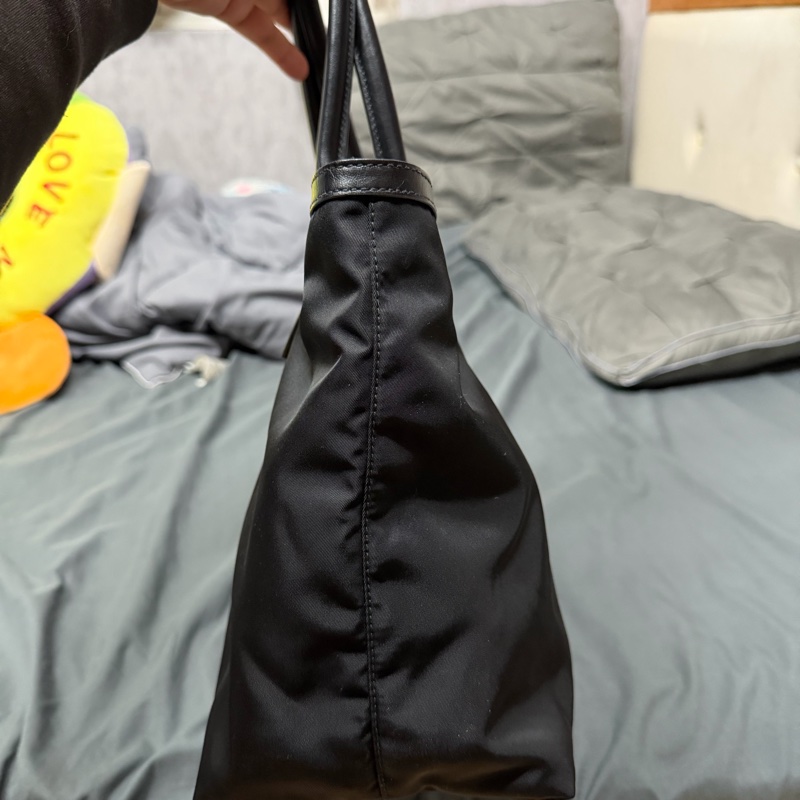 Prada普拉達 黑色尼龍布金屬標皮邊手提包-3