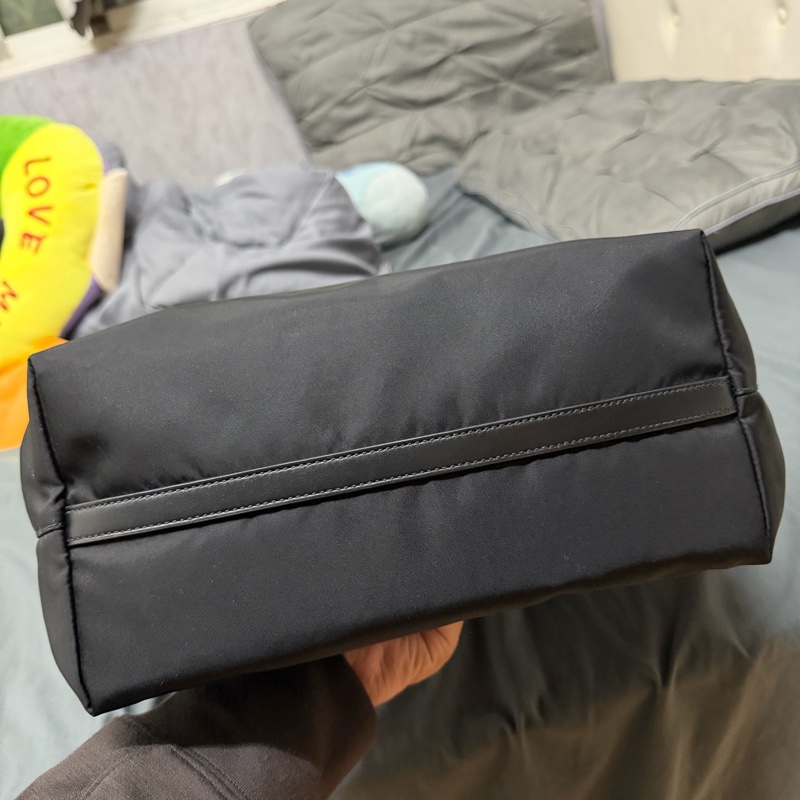 Prada普拉達 黑色尼龍布金屬標皮邊手提包-4