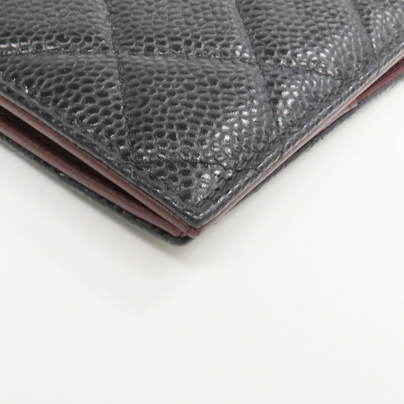 CHANEL 牛皮皮革Passport Holder金扣護照套-10