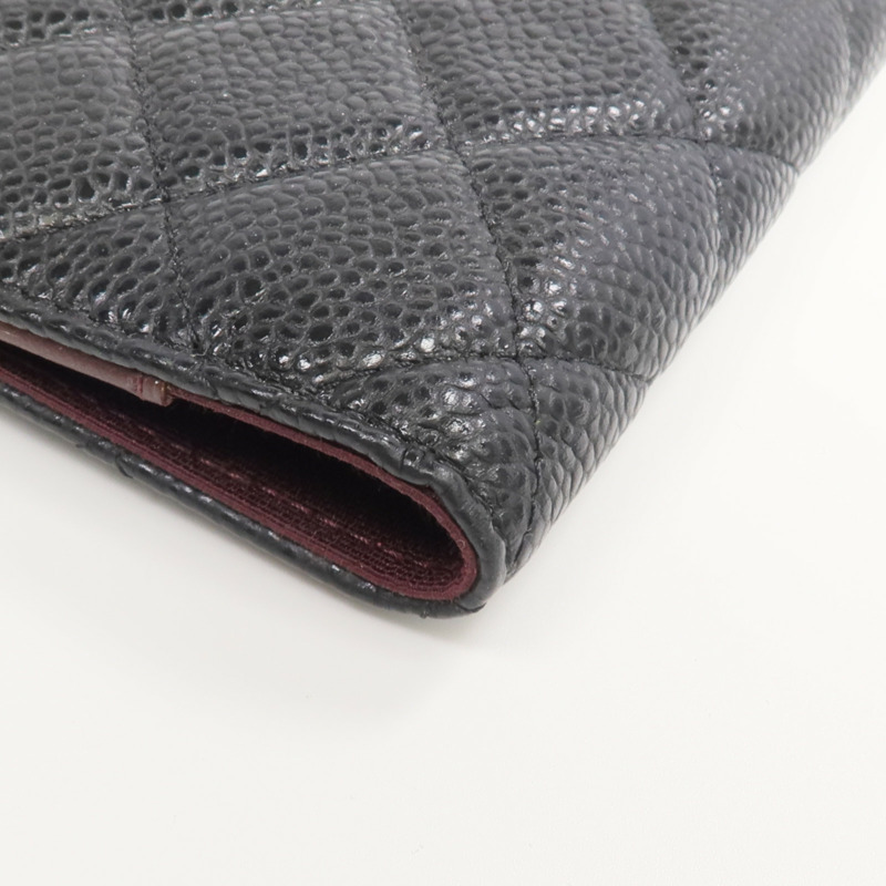 CHANEL 牛皮皮革Passport Holder金扣護照套-11