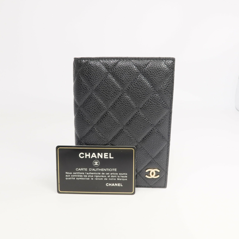 CHANEL 牛皮皮革Passport Holder金扣護照套-12