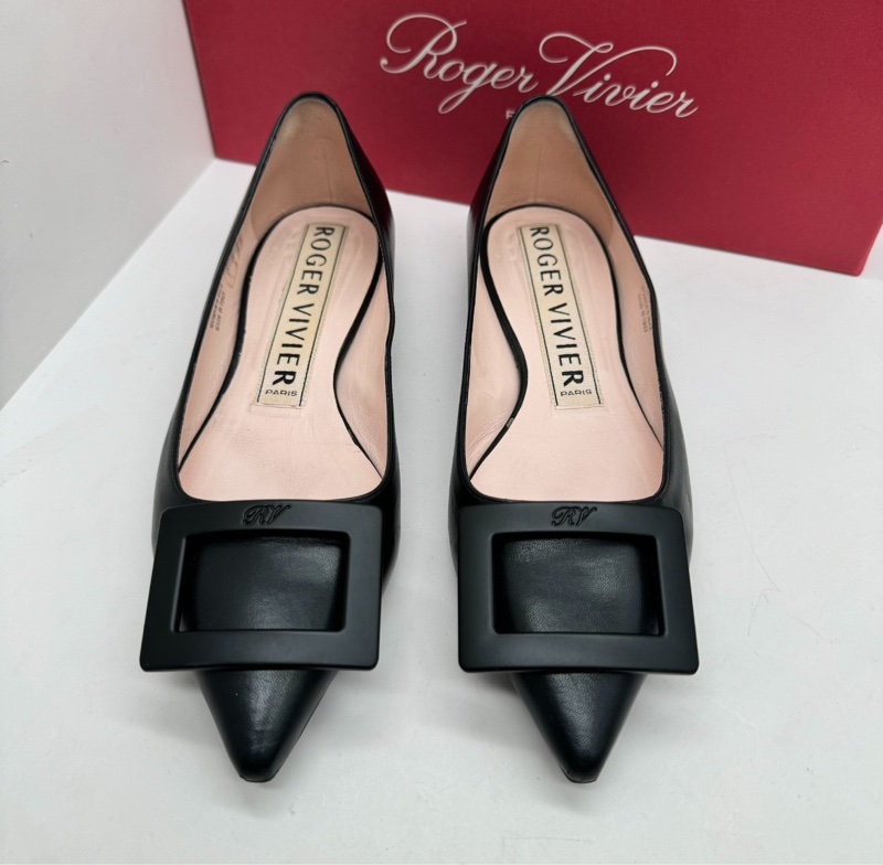 【98新✨黃金36碼🤩】Roger Vivier/RV Trompette黑色尖頭方扣平底鞋-1