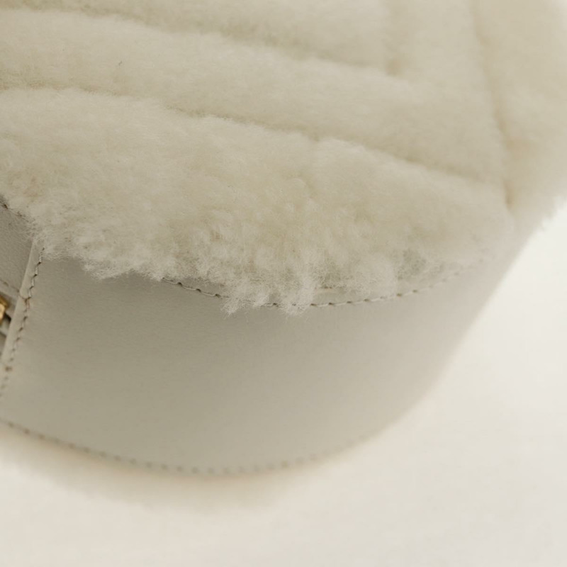 【日本直送】香奈兒 V 字縫線鏈條肩背包,羊毛白,金色雙 C 標誌,貨號 148461AM-12