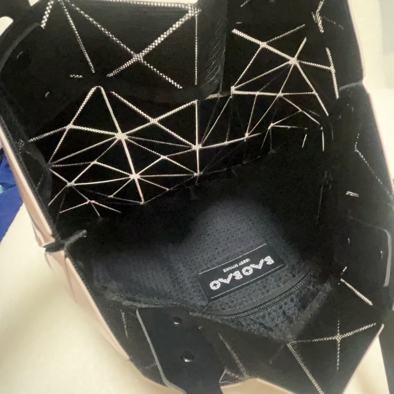 三宅一生經典六格奶茶色-1