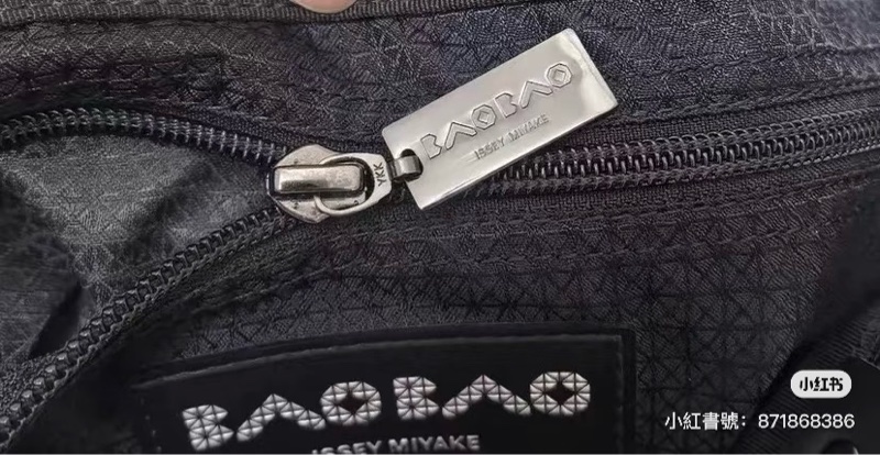 三宅一生經典六格奶茶色-4