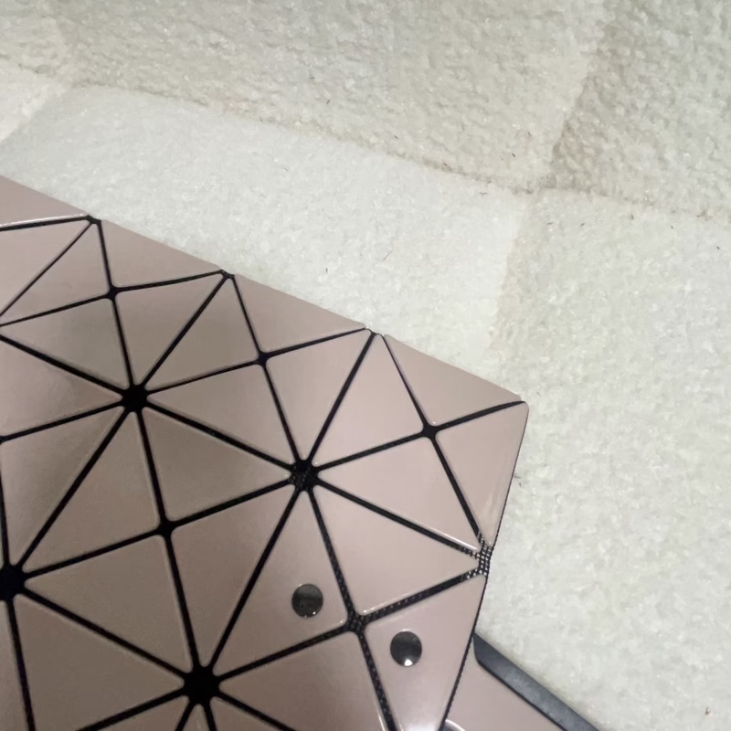 三宅一生經典六格奶茶色-10