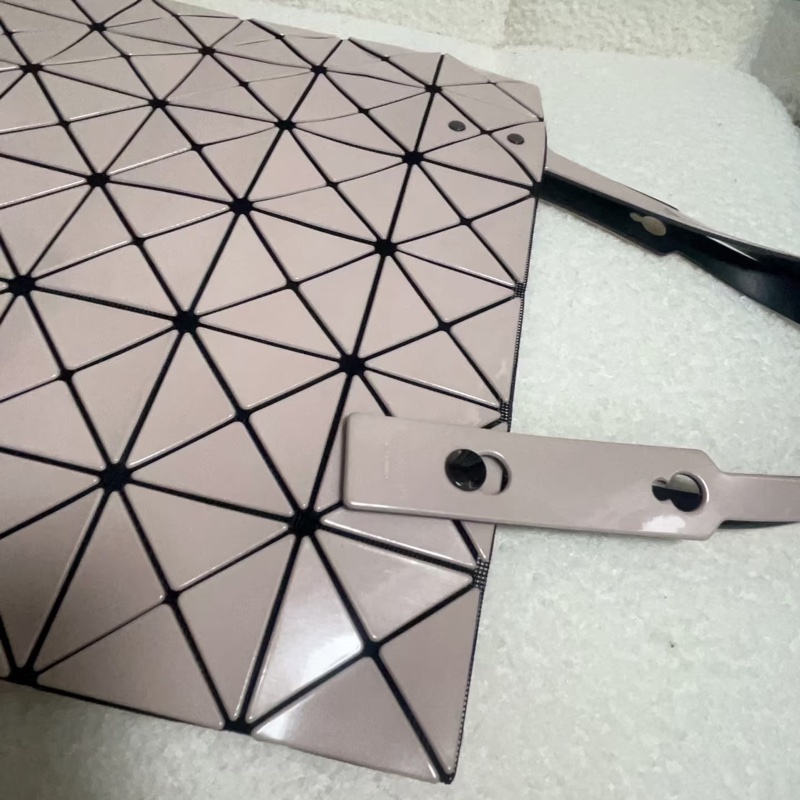 三宅一生經典六格奶茶色-11