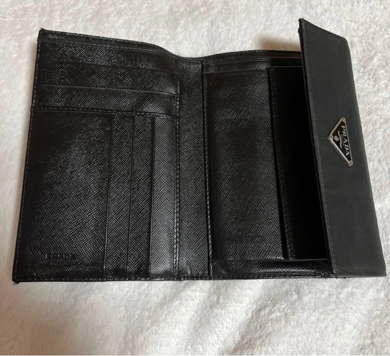 【正品 PRADA】黑色  防刮牛皮三角標中夾｜小資粗用首選｜附原廠盒-2