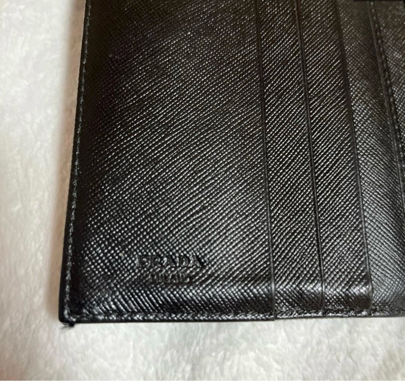 【正品 PRADA】黑色  防刮牛皮三角標中夾｜小資粗用首選｜附原廠盒-3