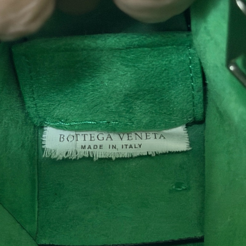 Bv新款三角牌Cassette編織磁釦 斜背包-10