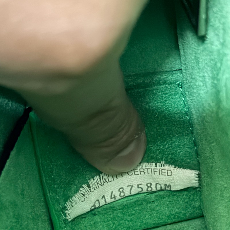 Bv新款三角牌Cassette編織磁釦 斜背包-11