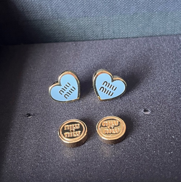 Miu Miu日本限定💙罕有Baby Blue粉藍心形耳環-0