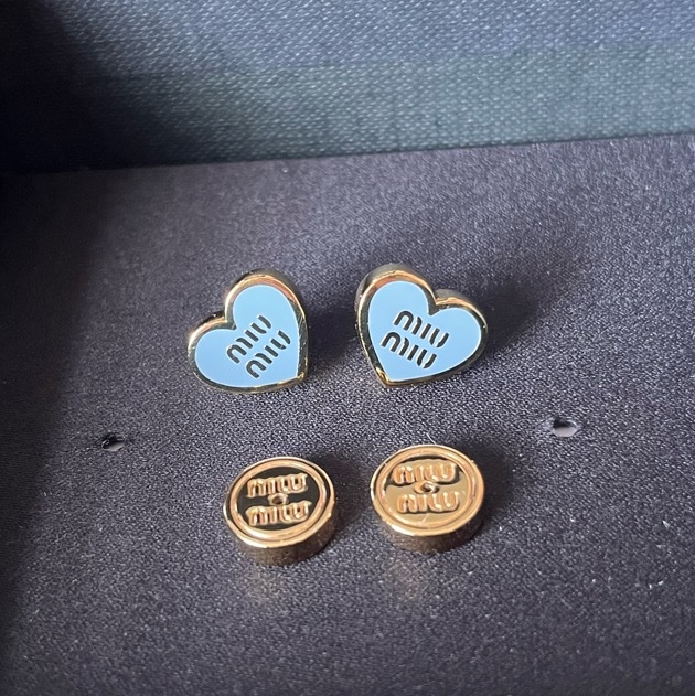 Miu Miu日本限定💙罕有Baby Blue粉藍心形耳環-1