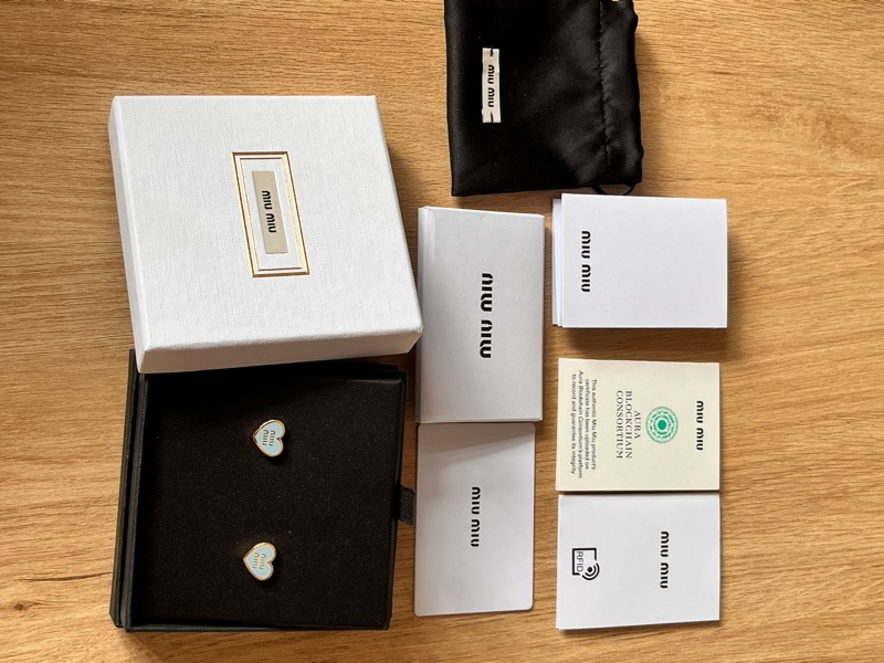 Miu Miu日本限定💙罕有Baby Blue粉藍心形耳環-15