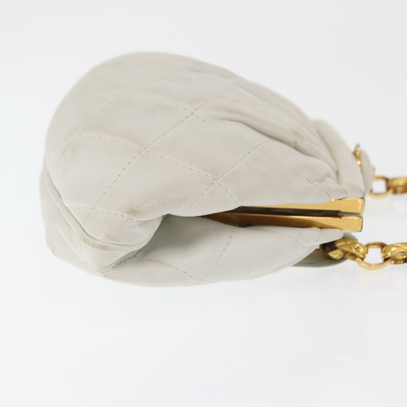 【日本直送】香奈兒 Matelasse West 手拿包，羊皮材質，白色金飾，CC 標誌，正品編號 bs32853-3