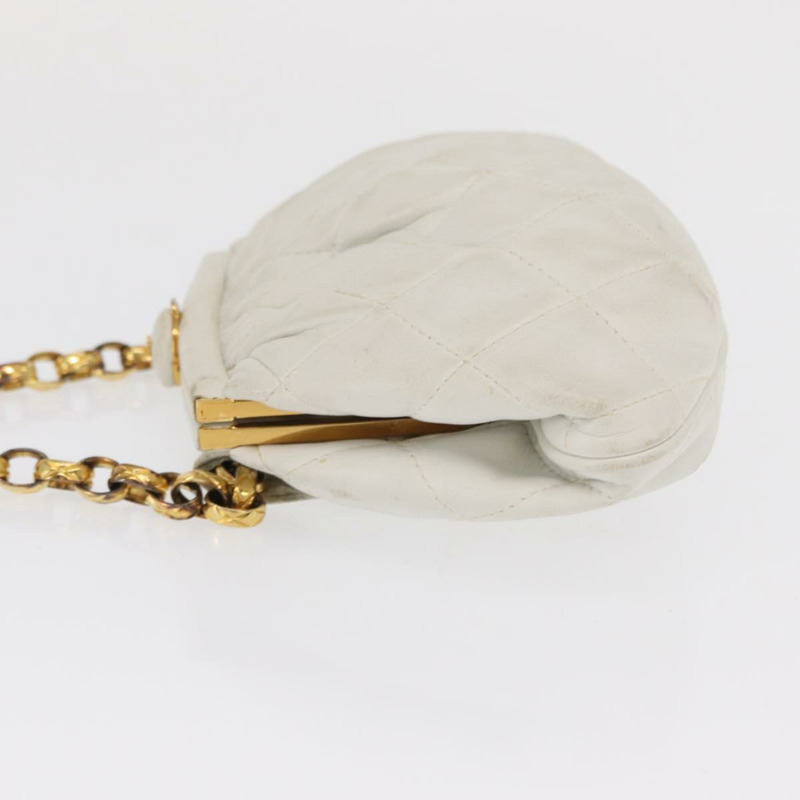 【日本直送】香奈兒 Matelasse West 手拿包，羊皮材質，白色金飾，CC 標誌，正品編號 bs32853-4