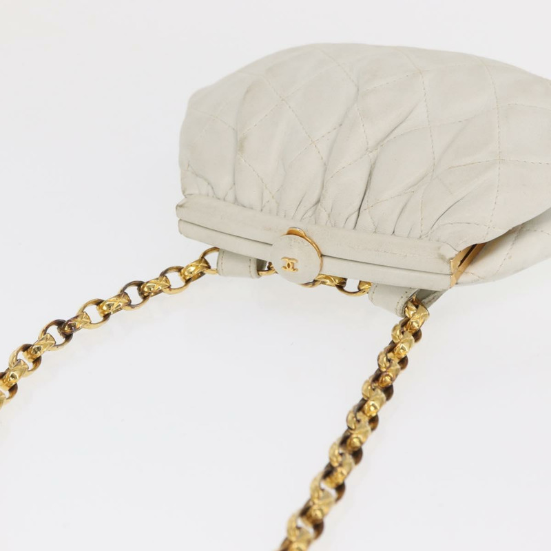 【日本直送】香奈兒 Matelasse West 手拿包，羊皮材質，白色金飾，CC 標誌，正品編號 bs32853-5