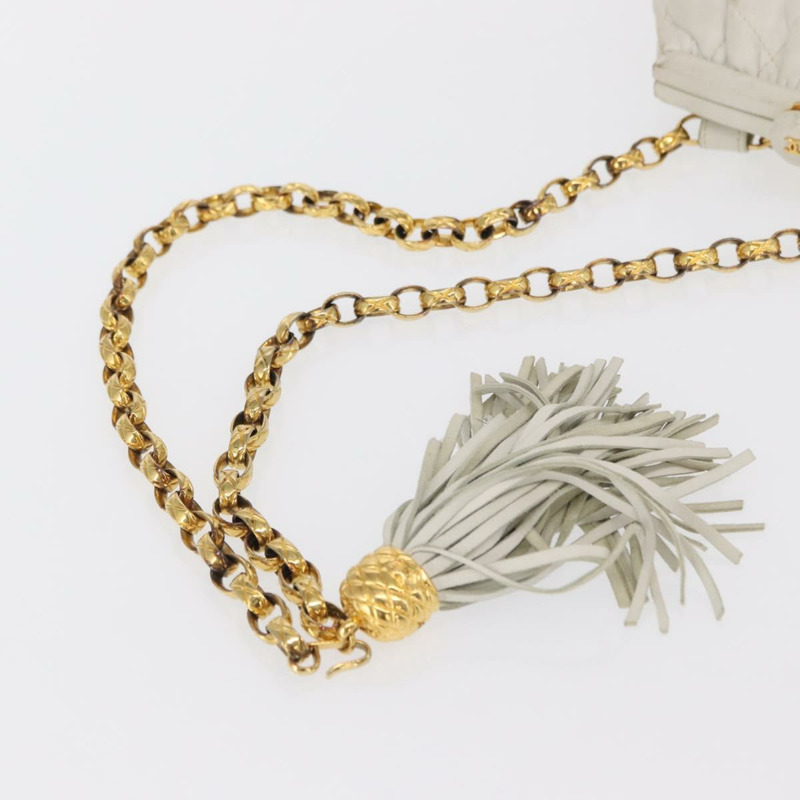 【日本直送】香奈兒 Matelasse West 手拿包，羊皮材質，白色金飾，CC 標誌，正品編號 bs32853-6