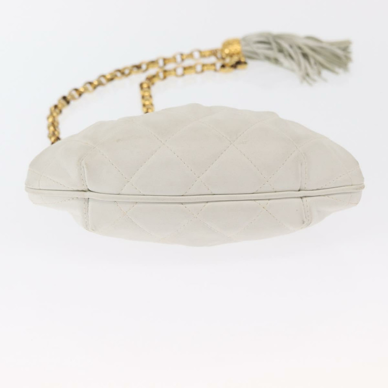 【日本直送】香奈兒 Matelasse West 手拿包，羊皮材質，白色金飾，CC 標誌，正品編號 bs32853-8